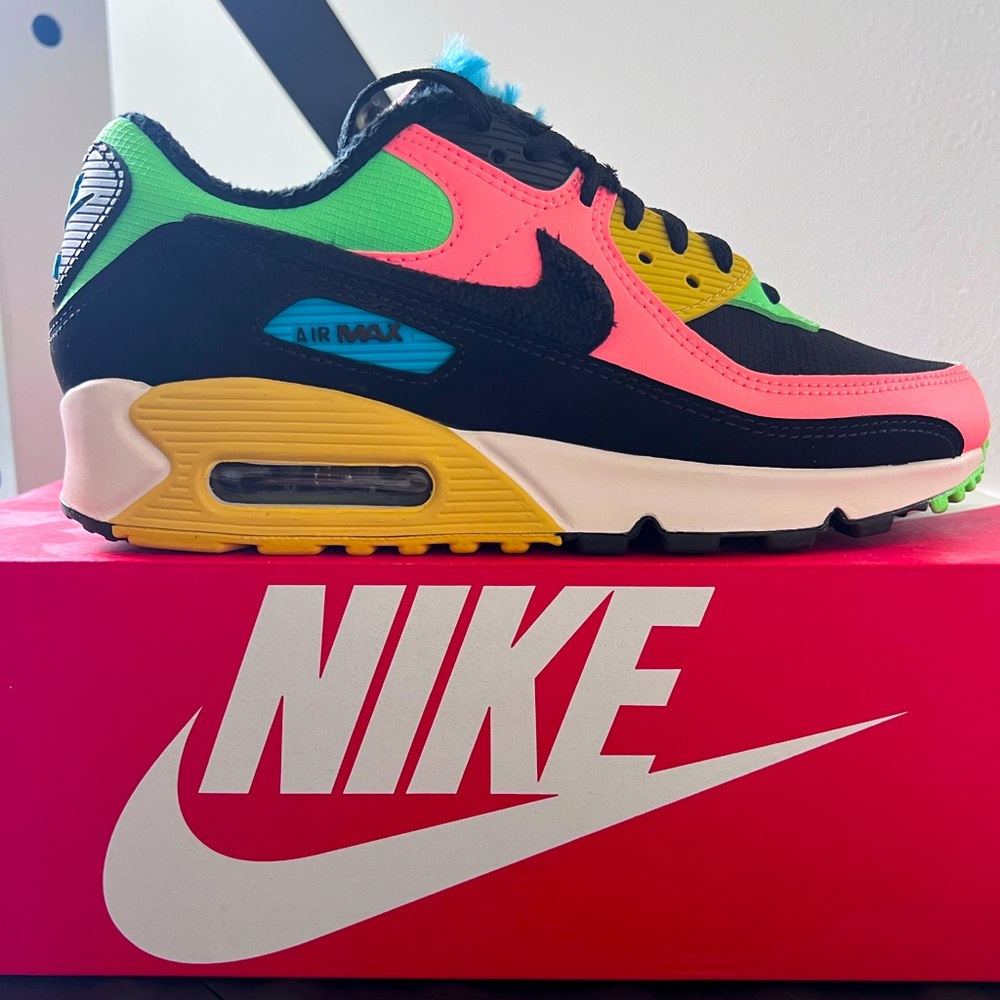 LIKE NEW! Nike Air Max 90